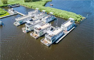 an aerial view of a group of houses in the water at D'azur in Aalsmeer