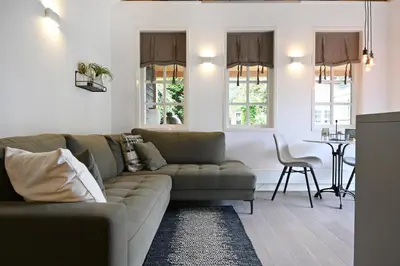 a living room with a couch and a table at Chalet Santpoort-Zuid in Santpoort-Zuid