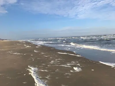 a sandy beach with the ocean in the background at Studio Pipper in Zandvoort