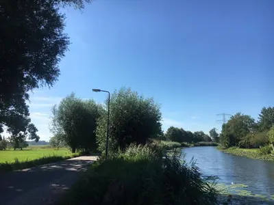 a street light on the side of a river at Landelijk appartement in een mooi recreatiegebied in Abcoude