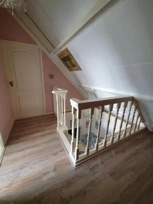 a staircase in a house with a wooden floor at Bed & breakfast FF rust in Kockengen