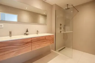 a bathroom with a sink and a shower at Vakantiehuis Drie Dennen in Bergen