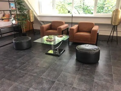 a waiting room with two chairs and a table andools at De Weideblom in Schermerhorn
