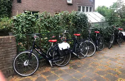 a group of bikes parked next to a wall at Familie Quellhorst in Leiden