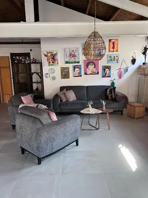 a living room with two couches and a table at Finca Noordwijk met privé tuin, dichtbij strand in Noordwijk