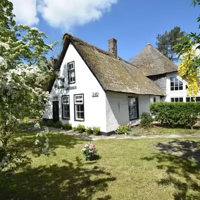 Farmhouse in Groet near sea and forest