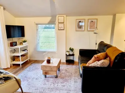 a living room with a couch and a coffee table at ''Op Stok