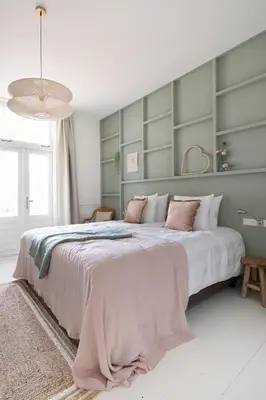 a bedroom with a large bed with pink pillows at Boutique Hotel - de Stadsherberg Alphen in Alphen aan den Rijn