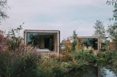 a house with two mirrors in a garden at Zwier, de Vrijhaven in Vinkeveen