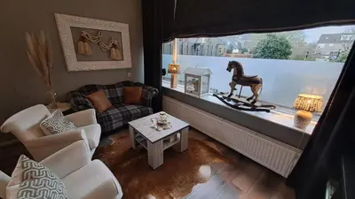 a living room with a horse statue in a window at Fleurdelis in Lisse