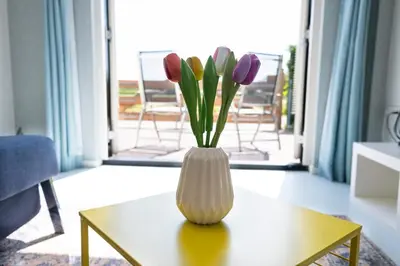 a vase with flowers on a table in a living room at Tulpenhoek in Akersloot