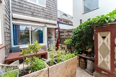 a garden in front of a building with plants at Zonnebloem in Zandvoort