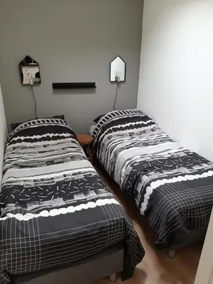 two beds sitting next to each other in a room at Zomerhuis Carolina in Egmond aan Zee