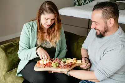 a man and a woman holding a plate of food at B&B de Cley in Noordwijk