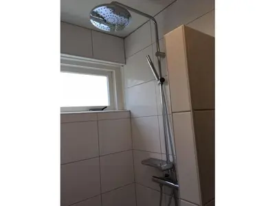 a bathroom with a shower and a window at Vakantiewoning Van der Meer, Egmond aan Zee in Egmond aan Zee