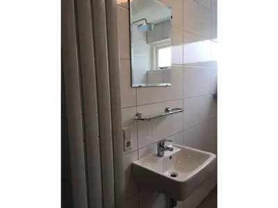 a bathroom with a sink and a mirror at Vakantiewoning Van der Meer, Egmond aan Zee in Egmond aan Zee
