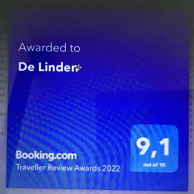 a sign that reads awarded to de linder with a blue cube at De Linden in Egmond aan Zee