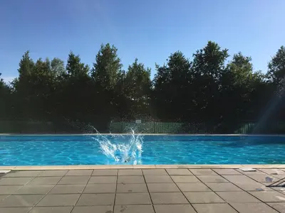 a fountain in the middle of a swimming pool at Villa Leeuwerik (4-12 p.) in Zeewolde