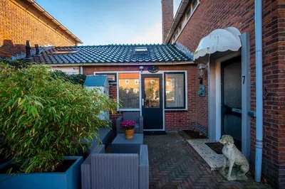 a dog statue standing in front of a house at De Lijsterhof in Zandvoort