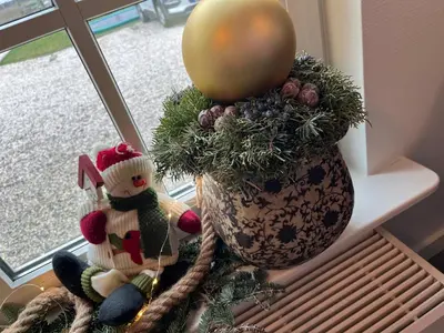 a vase filled with christmas decorations on a window sill at Christinahoeve Hooiberg #6 in Boskoop
