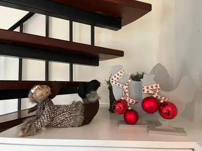 a shelf with a teddy bear and christmas decorations at Christinahoeve Hooiberg #6 in Boskoop