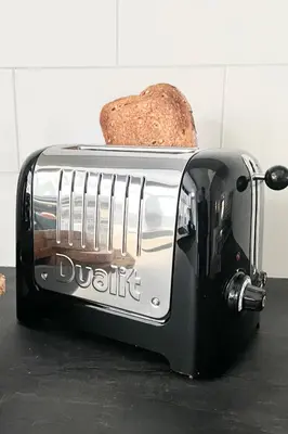 a black toaster with a loaf of bread in it at Alibi aan Zee in Wijk aan Zee