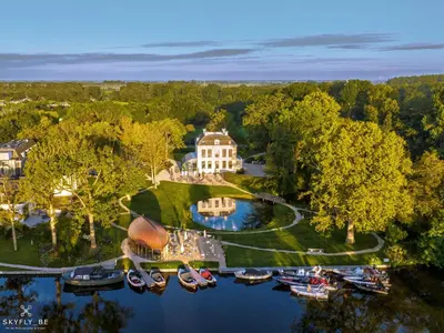 an aerial view of a large house on a lake at Hotel Flora Batava in Breukelen
