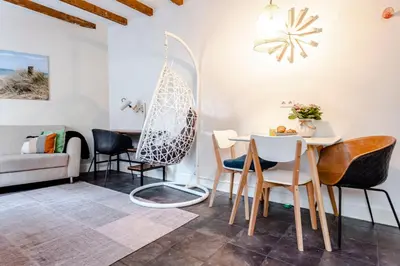 a living room with a table and chairs at Kusthuiskatwijk in Katwijk aan Zee
