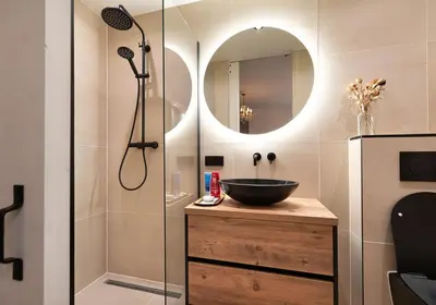 a bathroom with a sink and a shower with a mirror at Boutique Studio Magielsen in Amsterdam