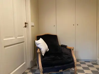 a black chair with a pillow in a room at Prinsengracht Museum Bed and Breakfast in Amsterdam