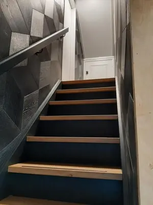 a set of stairs in a building with blue walls at Vakantievilla 10 km van strand honden welkom omheinde tuin sauna buitenbad in Dirkshorn
