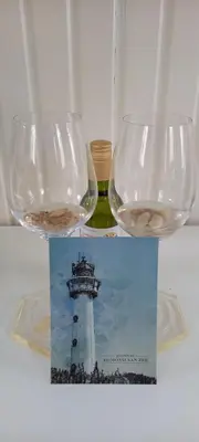 two glasses of wine next to a lighthouse at 't Koerhaus in Egmond aan Zee