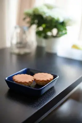 two muffins in a blue plate on a table at Darley's in Hilversum