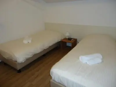 two beds in a hotel room with at Newhouse Logies in Zevenhoven
