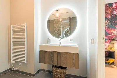 a bathroom with a sink and a mirror at Villa Merici in Bergen
