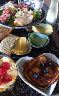 a table full of plates of food with fruit on them at De Oude Smederij voor 2 personen in 't Veld in De Leijen