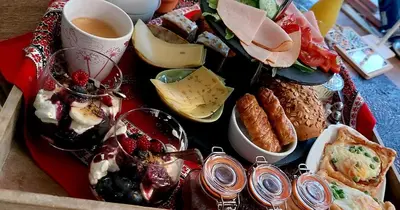 a tray of different types of food on a table at De Oude Smederij voor 2 personen in 't Veld in De Leijen