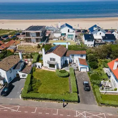 Family Villa behind the Beach