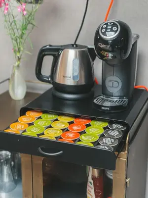 a counter with a coffee maker and a tea kettle at B&B Landslake I in Landsmeer