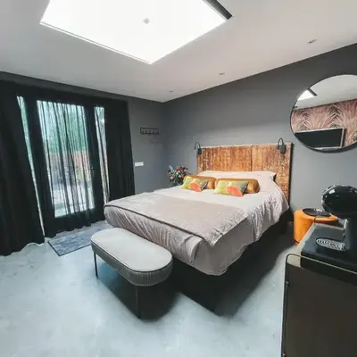 B&B Landslake I