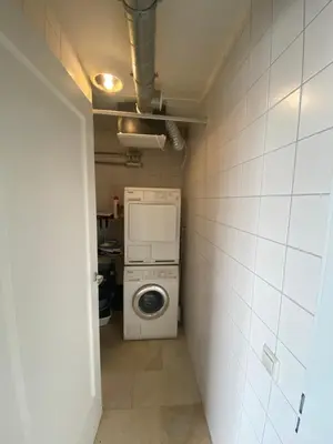 a small laundry room with a washer and dryer at Water Villa Minaro Vinkeveen in Vinkeveen