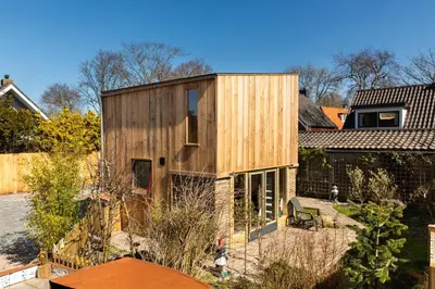 a house that is being built in a yard at Luna’s loft in Bergen