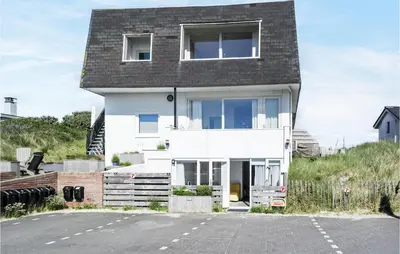 a house on the side of a road at Windwijser in Bergen aan Zee