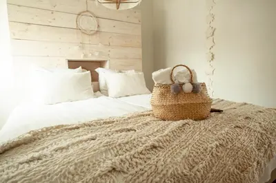 a bedroom with a bed with a basket on it at Appartementen Zer en Loft in centrum Bergen in Bergen