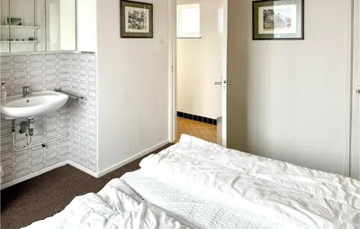a bed in a bathroom with a sink and a bed sidx sidx at Zwaluwnest in Bergen aan Zee