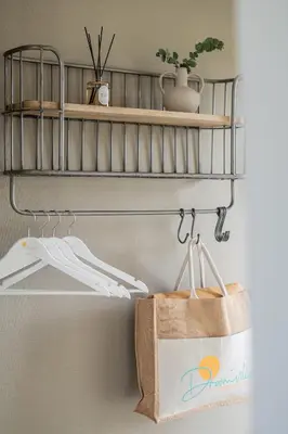 a shopping bag and a shelf with a shopping bag at Zicht op de Molen by Droomvilla in Egmond aan den Hoef