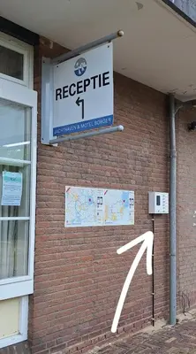 a sign on the side of a brick building at Jachthaven Hotel Borger in Vinkeveen