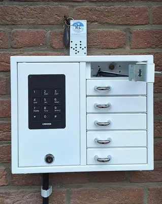 a cabinet with a calculator on top of it at Jachthaven Hotel Borger in Vinkeveen