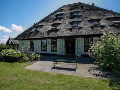 a building with a bench in front of it at Spacious Holiday home De Pauwenhof in Heiloo