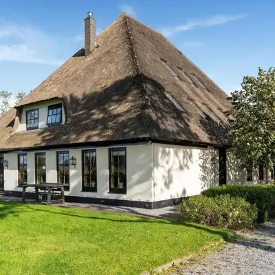 Spacious Holiday home De Pauwenhof